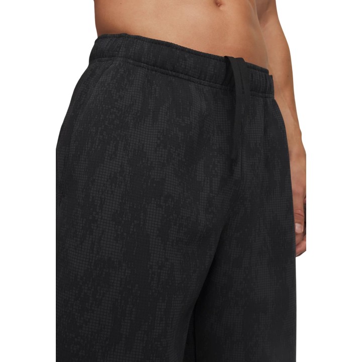 Detalle del pantalón jogger negro de hombre Under Armour UA Unstoppable FLC