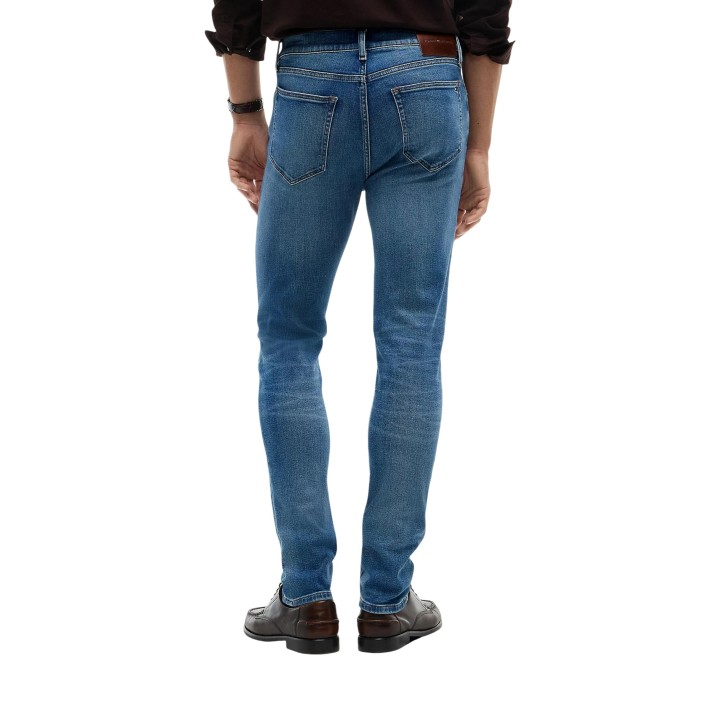 Tommy Hilfiger vaqueros slim de hombre en denim azul vista posterior