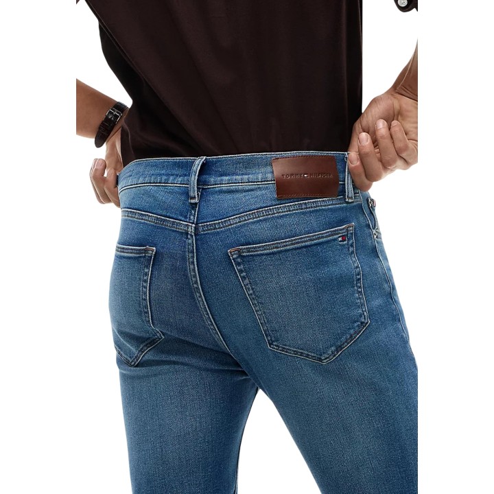 Tommy Hilfiger vaqueros slim de hombre en denim azul detalle posterior