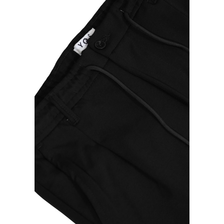 Detalle frontal del pantalón negro YOS para hombre EN292 127032