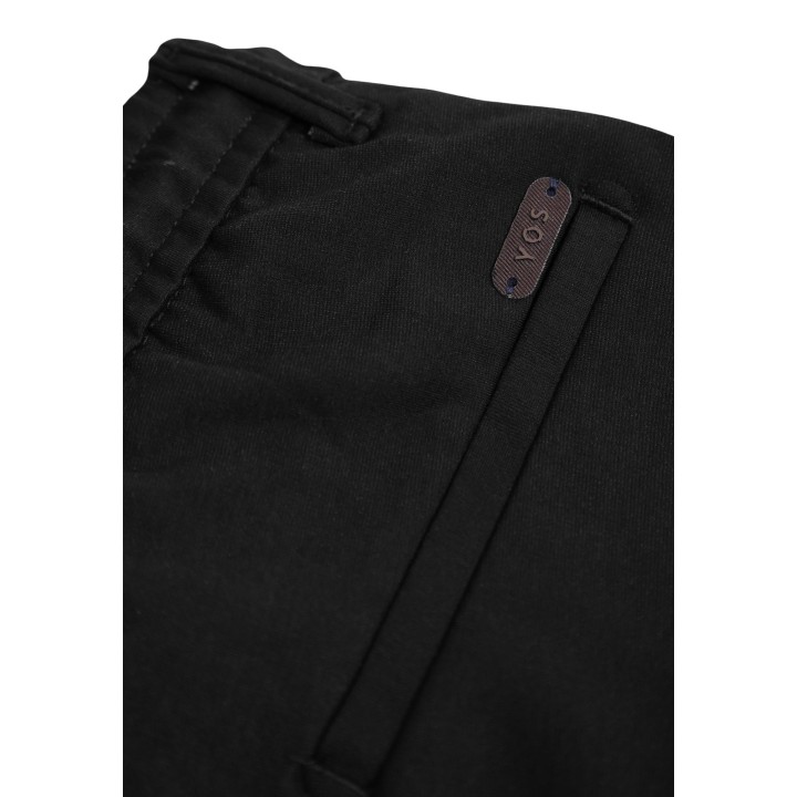 Detalle posterior del pantalón negro YOS para hombre EN292 127032