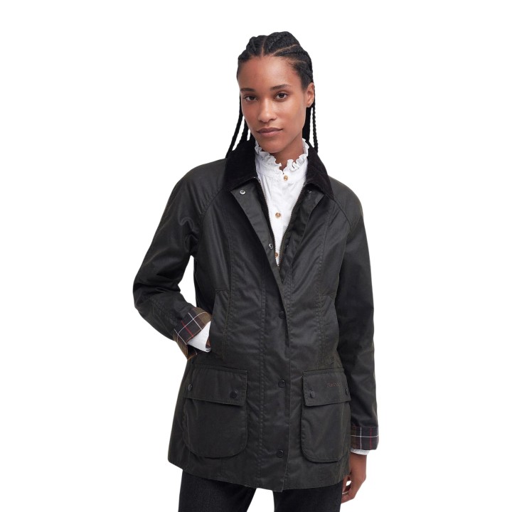 Barbour Classic Beadnell chaqueta encerada de mujer marrón oscuro vista frontal