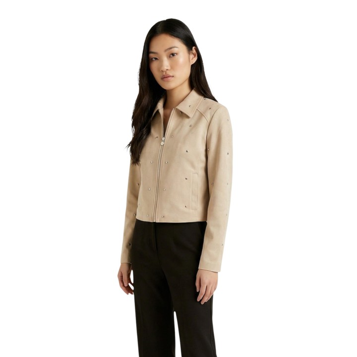 Jacqueline de Yong chaqueta de mujer beige claro de ante sintético vista tres cuartos frontal