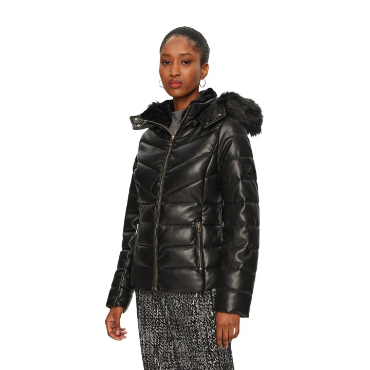 Chaqueta acolchada de mujer Morgan De Toi 242-GKIDIA negra con acabado tipo piel vista frontal