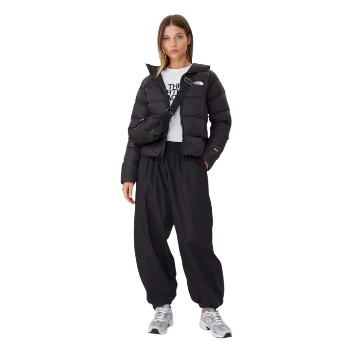 The North Face chaqueta de mujer negra W Hyalite Down Hoodie vista frontal tres cuartos