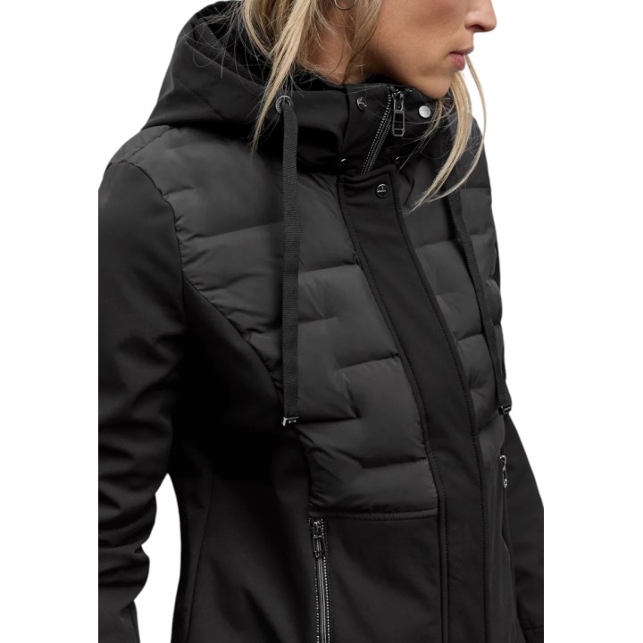 Detalle frontal de chaqueta negra de mujer Street One Mat Mix Softshell 202117