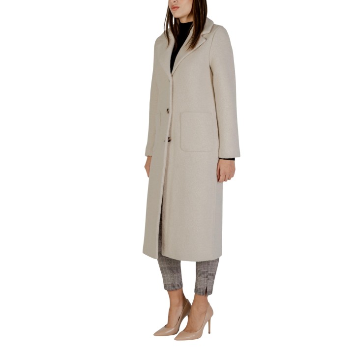 Abrigo de mujer Ichi IHSTIPA JA6 en color crema vista tres cuartos
