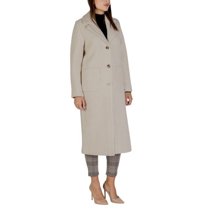 Abrigo de mujer Ichi IHSTIPA JA6 en color crema vista tres cuartos