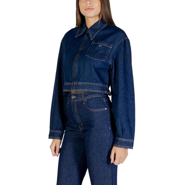Chaqueta de mujer Colcci en denim azul oscuro vista de tres cuartos