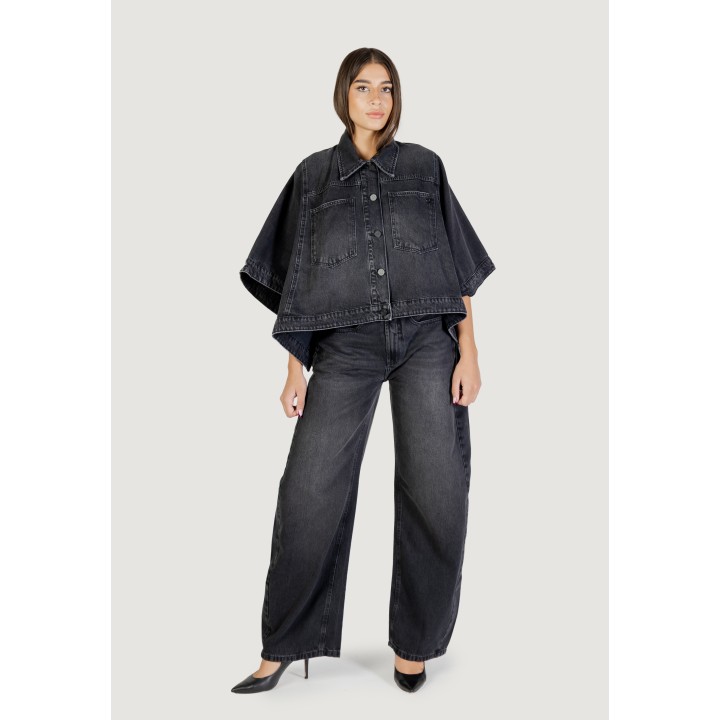 Chaqueta Colcci de mujer negra vaquera vista frontal de cuerpo entero