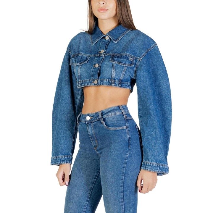 Chaqueta Colcci de mujer en denim azul vista tres cuartos