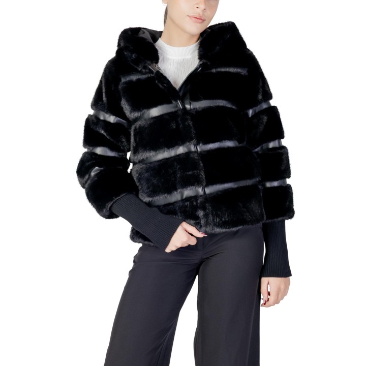 Abrigo de mujer Choral HW-100TS negro de pelo sintético vista tres cuartos frontal