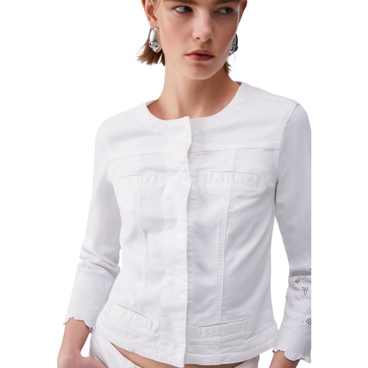 Detalle frontal de chaqueta Liu-Jo Kate para mujer en blanco