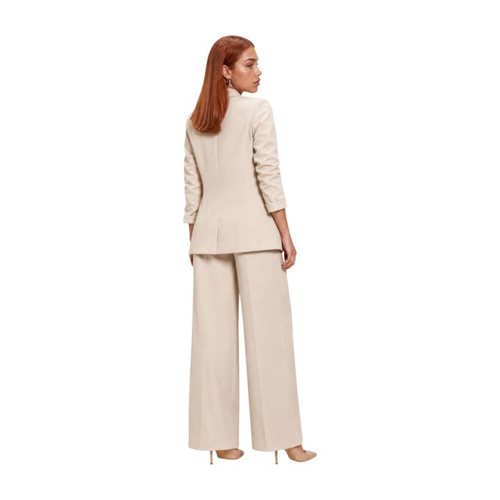 Blazer beige de mujer I am PE26028 vista posterior de cuerpo entero
