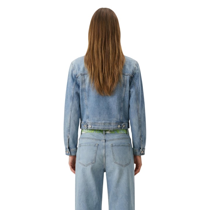 Chaqueta de mujer I am en denim claro detalle de la vista posterior