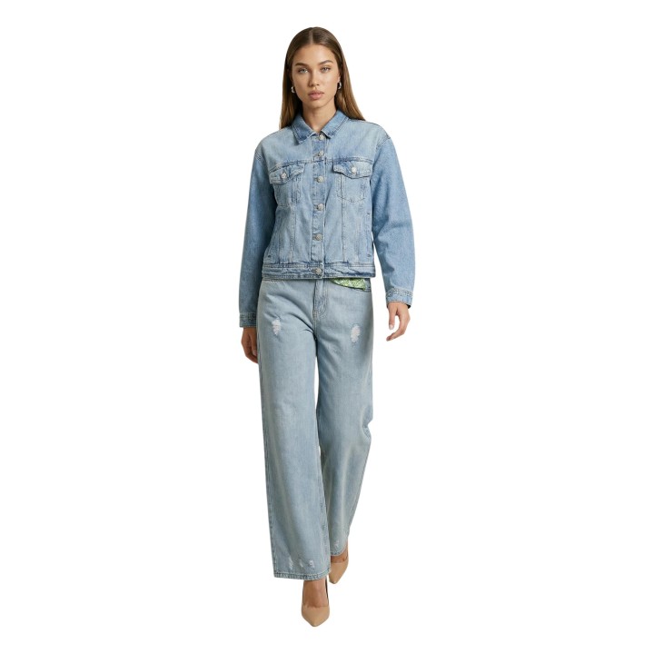 Chaqueta de mujer I am en denim claro con botones joya vista tres cuartos