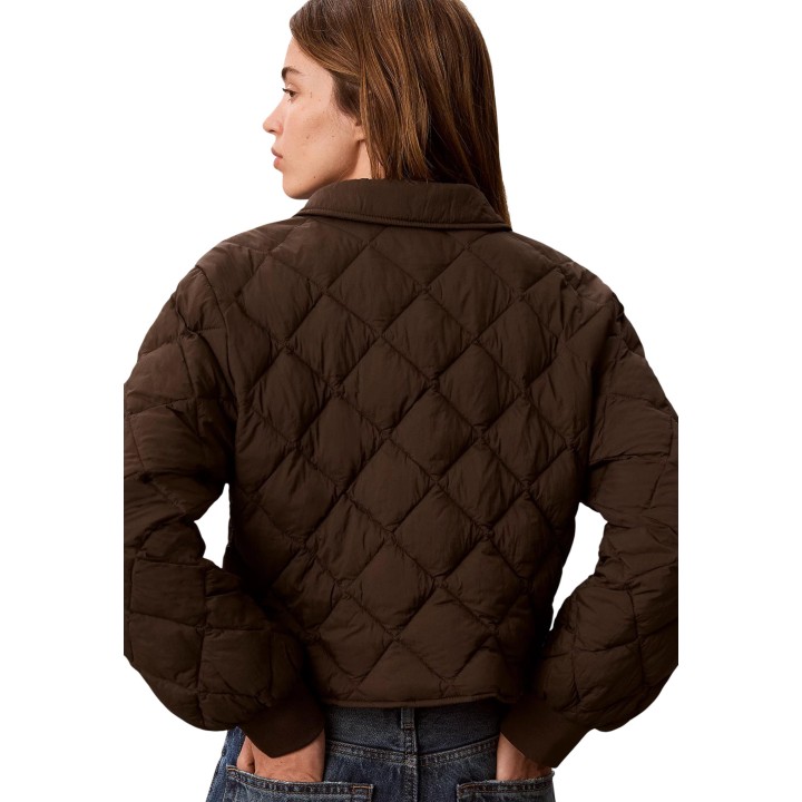 Calvin Klein Jeans chaqueta acolchada marrón de mujer vista posterior