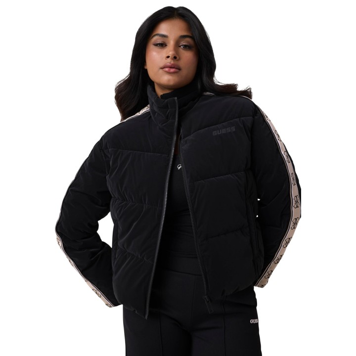 Guess Active chaqueta puffer negra de mujer vista frontal