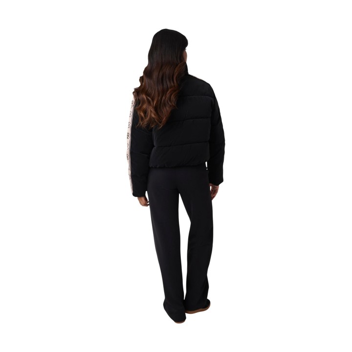 Guess Active chaqueta puffer negra de mujer vista posterior