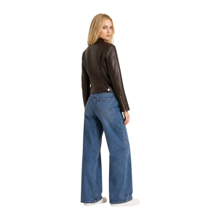 Guess chaqueta de mujer marrón de PU vista posterior tres cuartos