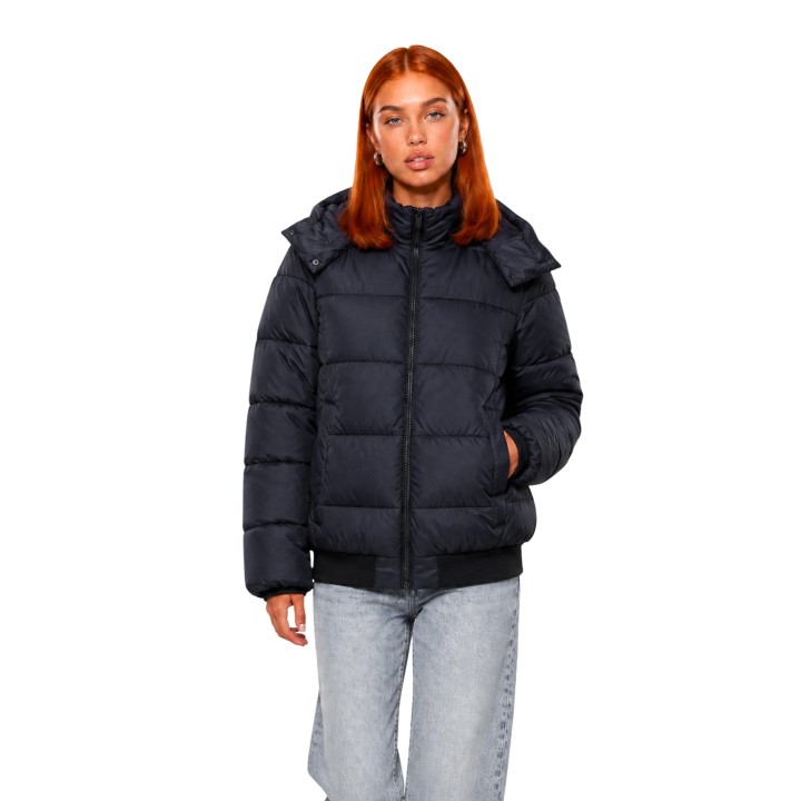 EA7 chaqueta acolchada negra de mujer 7W001496 AF26297 vista frontal
