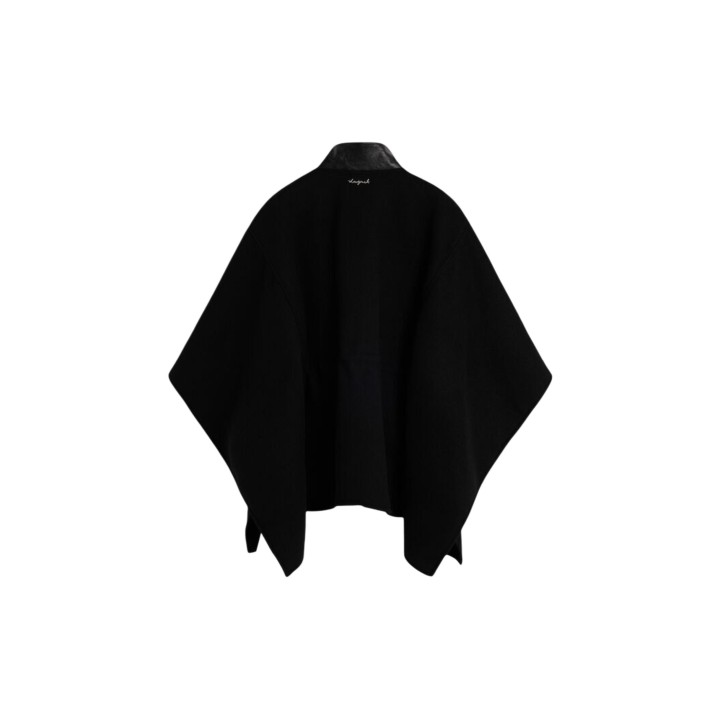 Desigual chaqueta de mujer negra PONCHO_ALDAMA TRENZADO 26WAIA24 en vista posterior