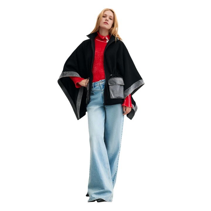 Desigual chaqueta poncho de mujer negra con detalles denim gris vista frontal