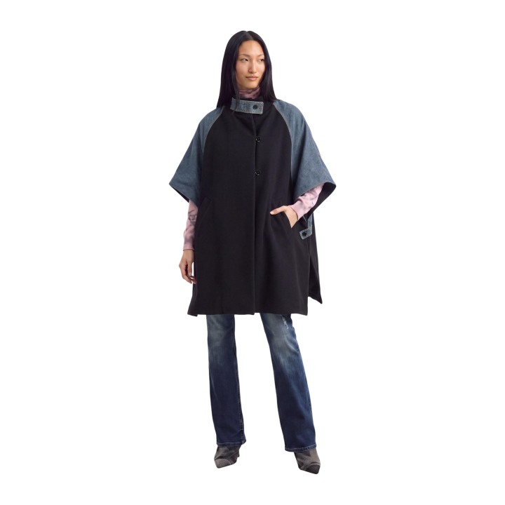 Desigual poncho tipo chaqueta de mujer negro y denim azul vista frontal referencia 26WAIA31