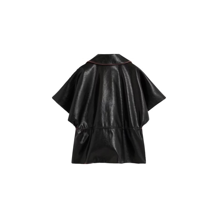 Desigual chaqueta poncho negra de mujer vista posterior en plano