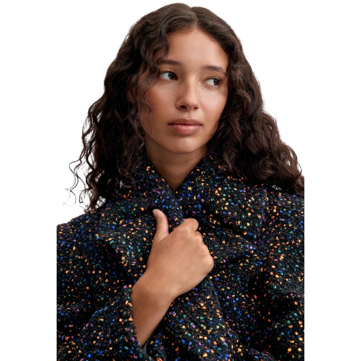 Desigual abrigo de mujer negro de tejido multicolor detalle del cuello