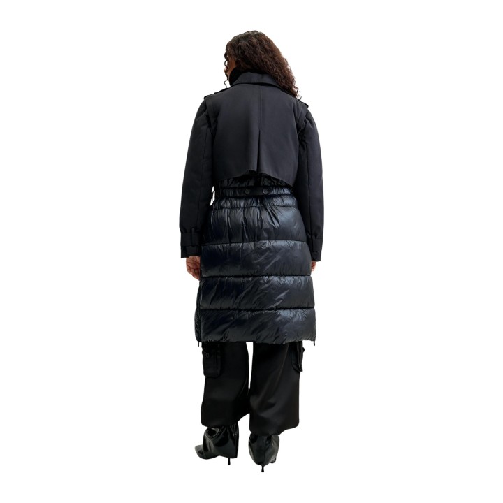 Desigual chaqueta acolchada de mujer negra vista posterior