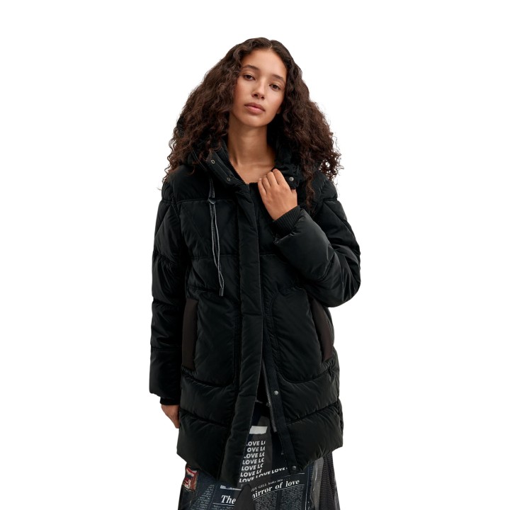Desigual chaqueta de mujer negra acolchada vista frontal
