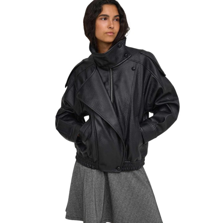 Only chaqueta de mujer negra de polipiel vista frontal