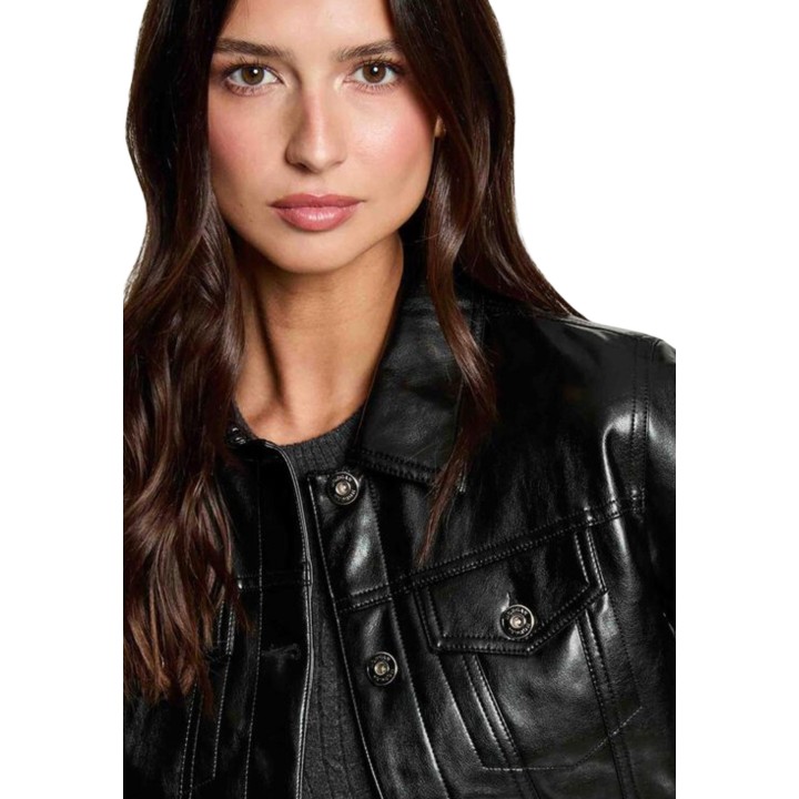Detalle frontal de chaqueta negra Morgan De Toi 262-GFALOU efecto piel