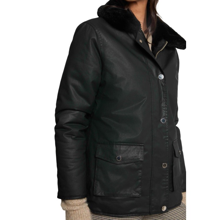 Detalle de parka negra de mujer Morgan De Toi 262-GRALIA