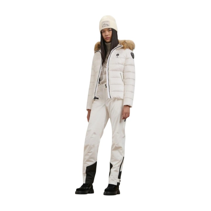 Blauer. Arcadia chaqueta acolchada blanca de mujer vista de tres cuartos