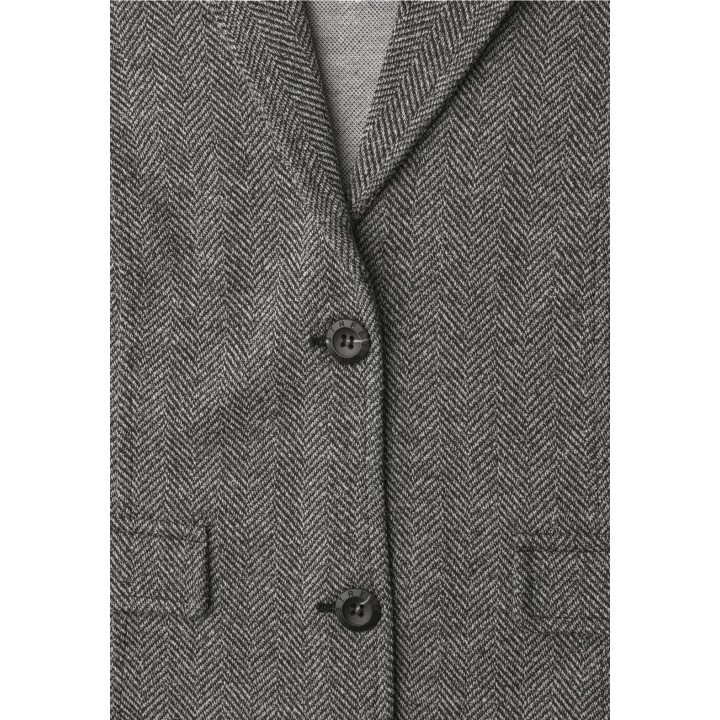 Detalle del tejido de espiga y botones del blazer Street One 213112