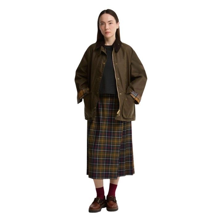 Chaqueta encerada Barbour Bedale para mujer en beige oscuro vista de tres cuartos