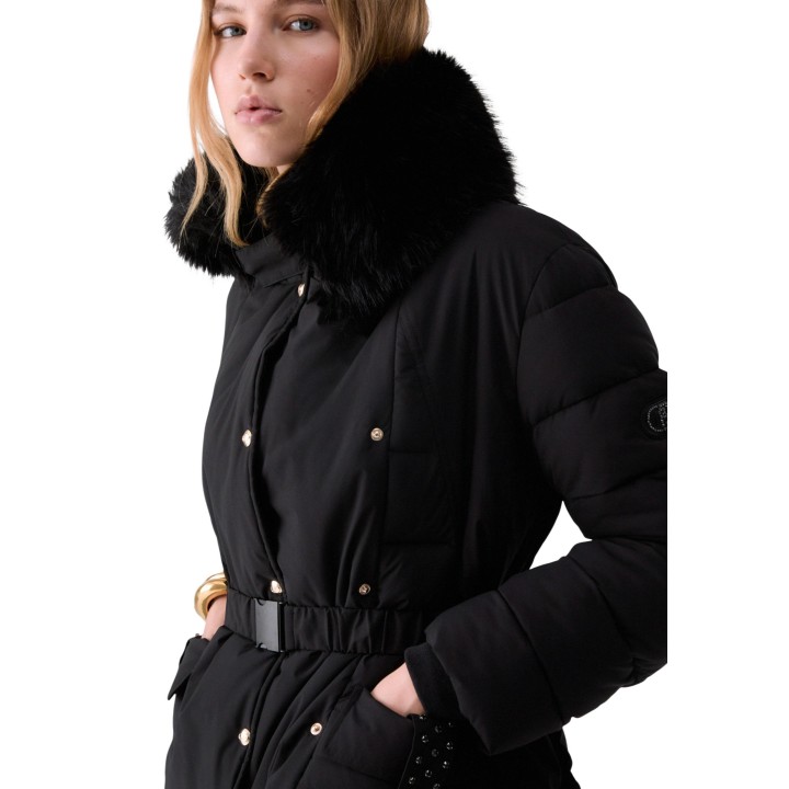 Detalle en tres cuartos de chaqueta acolchada negra de mujer Liu-Jo tf6001 t668a