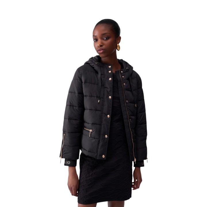 Liu-Jo chaqueta acolchada negra de mujer vista frontal de tres cuartos