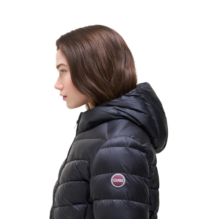 Colmar Originals chaqueta acolchada de mujer negra con capucha vista lateral