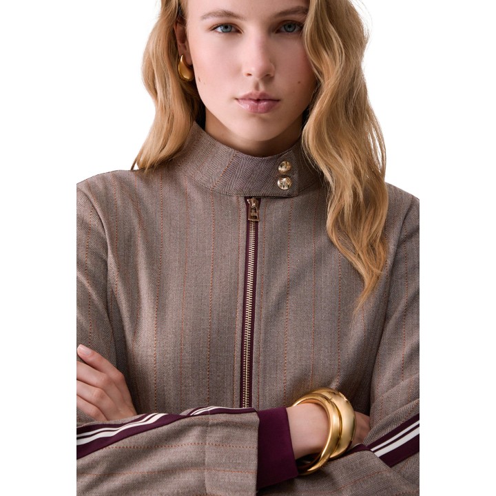 Detalle frontal de chaqueta Liu-Jo de mujer marrón y burdeos TF6146 T692A