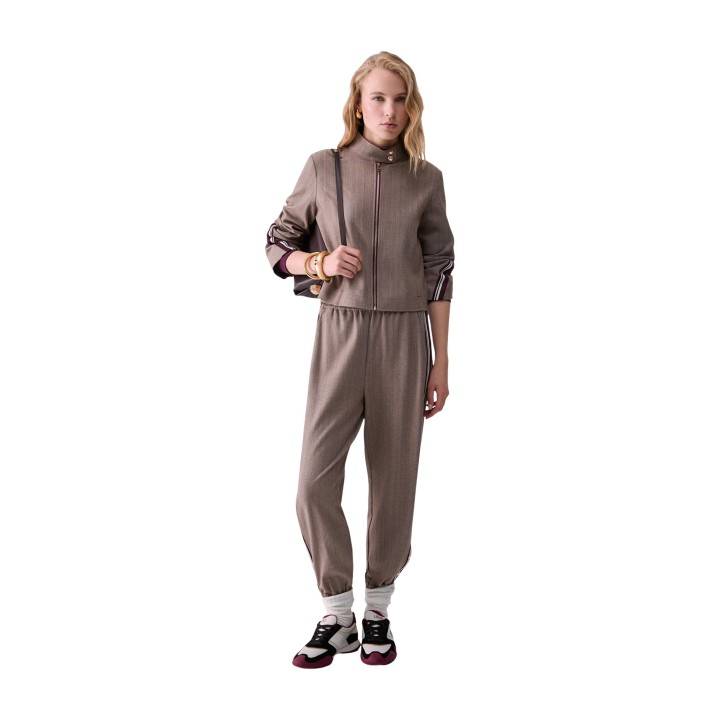 Liu-Jo chaqueta de mujer marrón y burdeos TF6146 T692A vista de tres cuartos