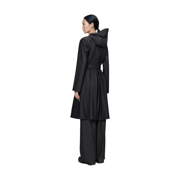 Rains gabardina de mujer negra modelo 12040 vista posterior tres cuartos