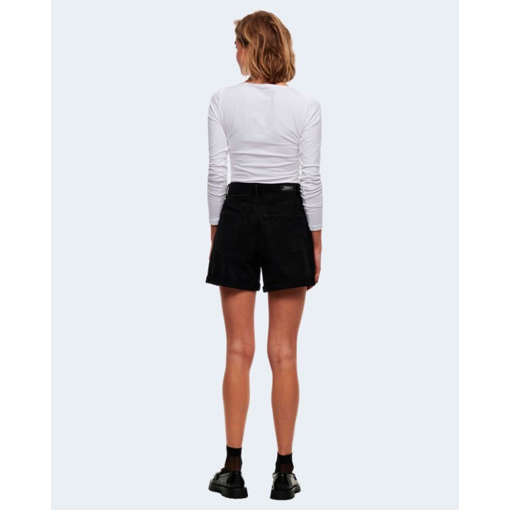 Only camiseta de mujer blanca de manga larga 15204712 vista posterior en modelo