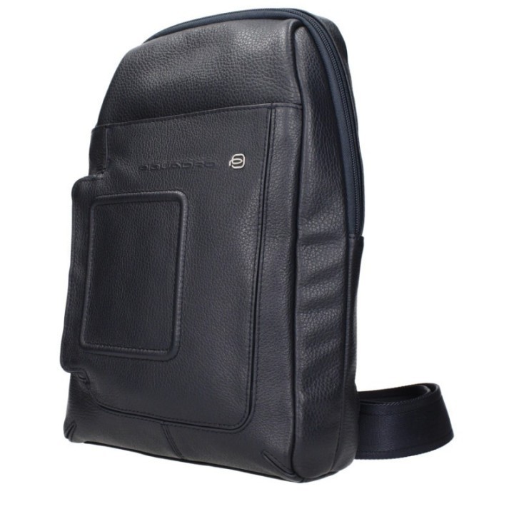 Piquadro bandolera de cuero azul para hombre vista lateral