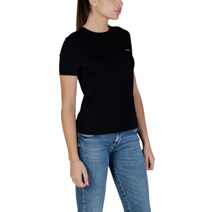 Camiseta negra de mujer Guess Active Tracey CN SS vista tres cuartos