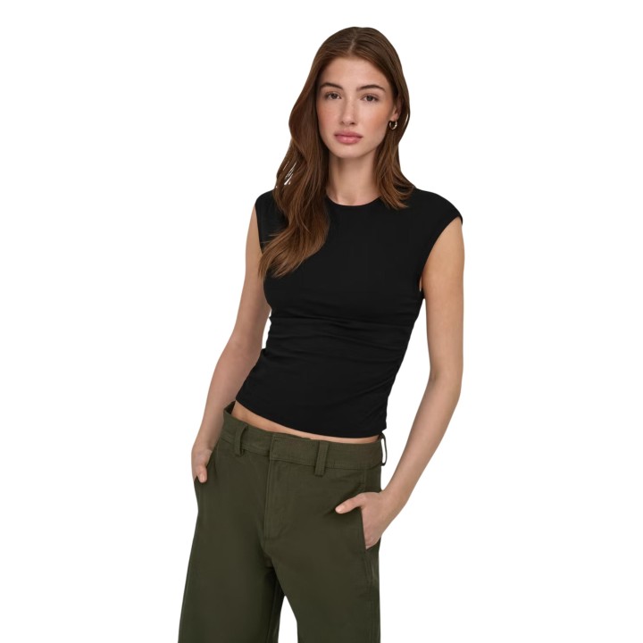 Only camiseta de mujer negra con frunces vista frontal