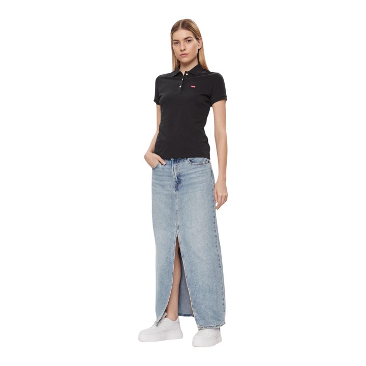 Levi's camiseta polo de mujer negra vista frontal de cuerpo entero