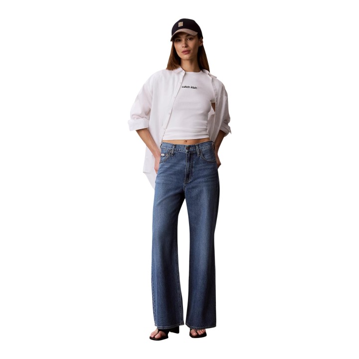 Camiseta blanca de mujer Calvin Klein Jeans vista de tres cuartos